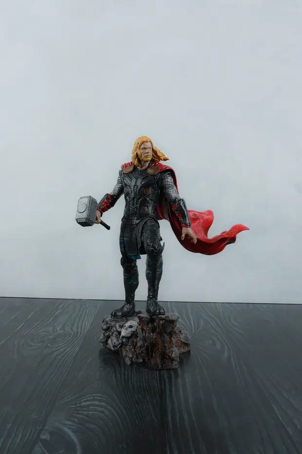 Marvel Thor Figür 25 cm - 3D Baskı - El Boyaması Koleksiyonluk Heykel - PLA Malzeme